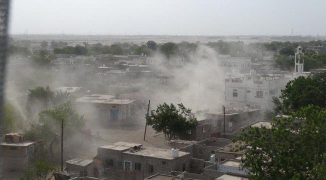 مواقع تابعة للشرعية تتعرض للقصف المركز من ثلاث جبهات