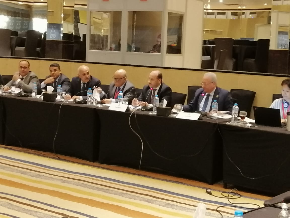 وزيرالتخطيط يستعرض جهود الحكومة في مجال إعادة الإعمار