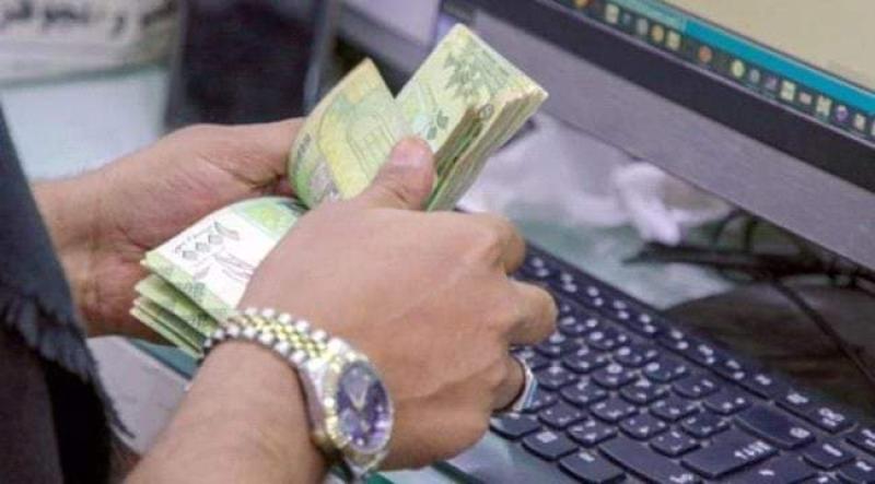 خبير مصرفي يكشف عن حل مناسب لإنهاء الأزمة النقدية في اليمن