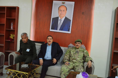 مدير عام أمن عدن يعقد اجتماعا بالقيادات الأمنية