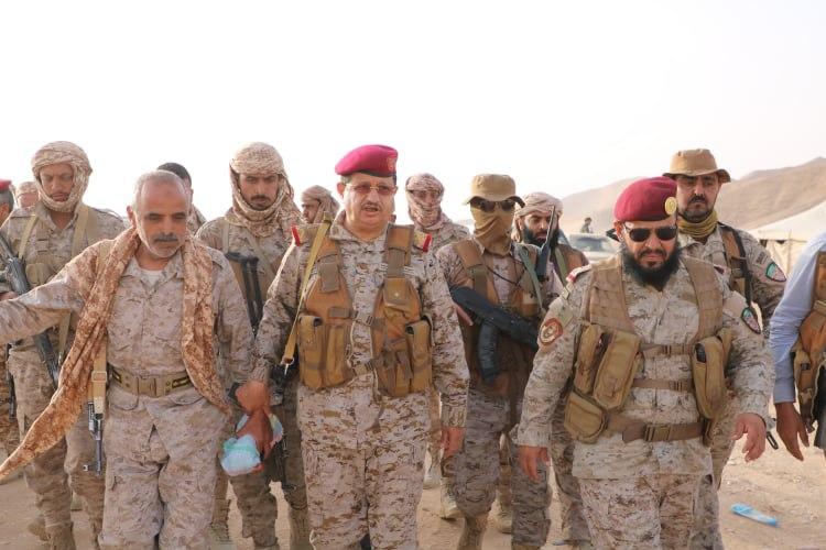 وزير الدفاع اليمني يزور جبهات الجوف بصورة مفاجئة | الميثاق نيوز