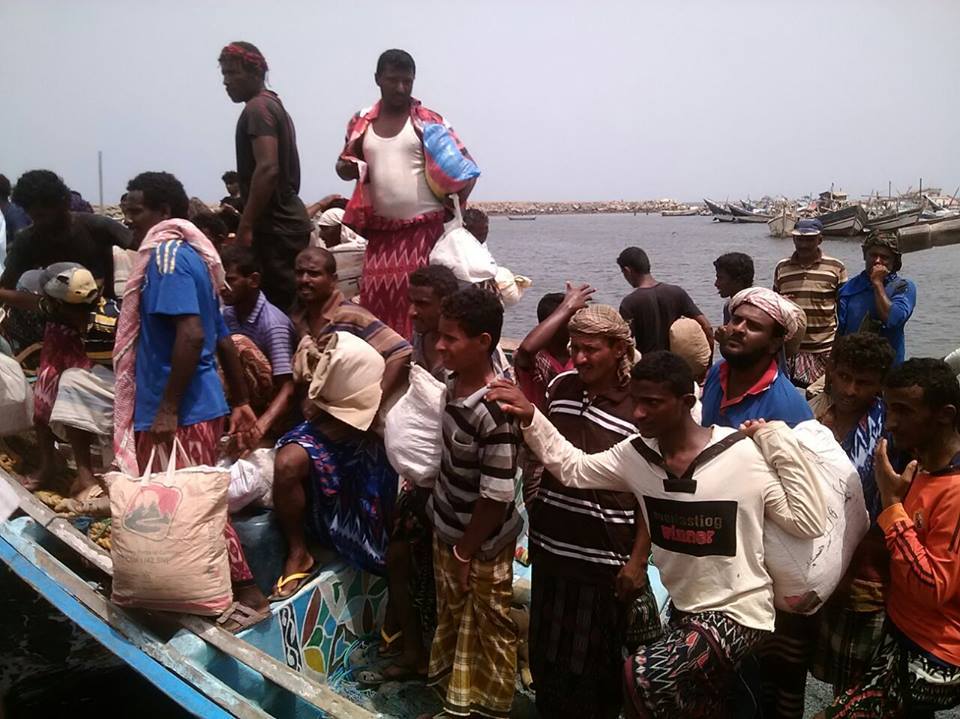 ارتيريا تفرج عن 50 صيادا يمنيا مقابل 8 من جنودها احتجزتهم البحرية اليمنية
