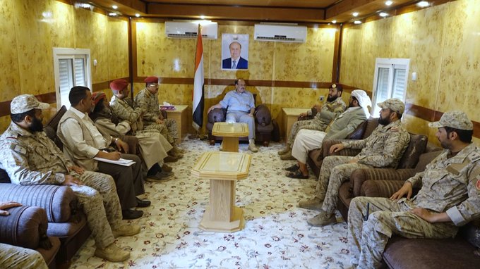 علي محسن مع قيادة وزارة الدفاع