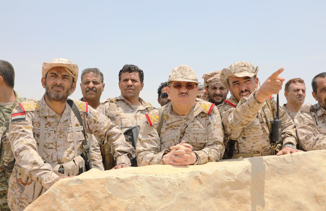 وزير الدفاع وبن عزيز في جبهة نهم