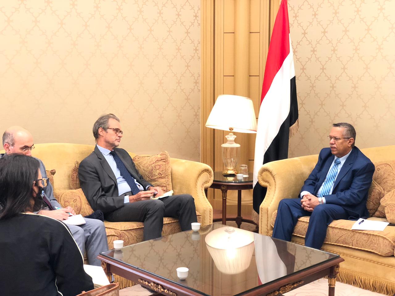 نائب رئيس الموتمر الشعبي العام يستقبل السفير الفرنسي لدى بلادنا