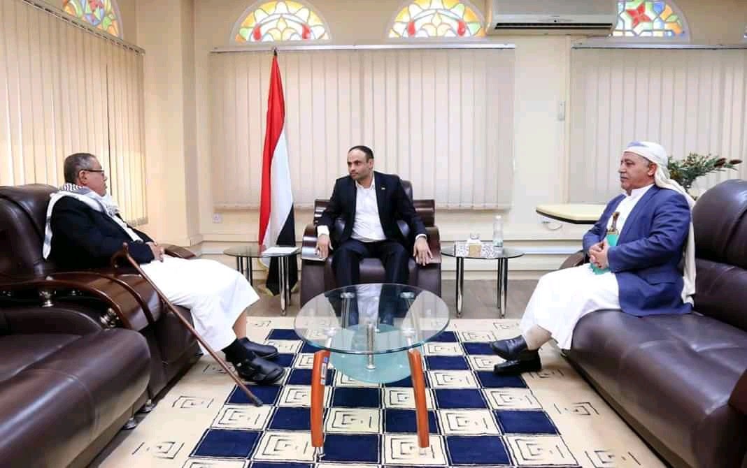 مؤتمر صنعاء يرضخ لضغوط المليشيات ..والتيار الحوثي يمرر قرارات لتمزيق الحزب
