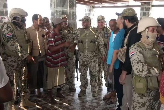 فيديو: العميد طارق صالح يزور مركز الانزال السمكي في المخا