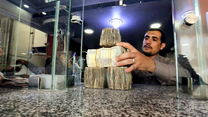 الخطر يحدق بالريال اليمني ومنظمة دولية تحذر بشدة من نتائج وخيمة على المواطنين