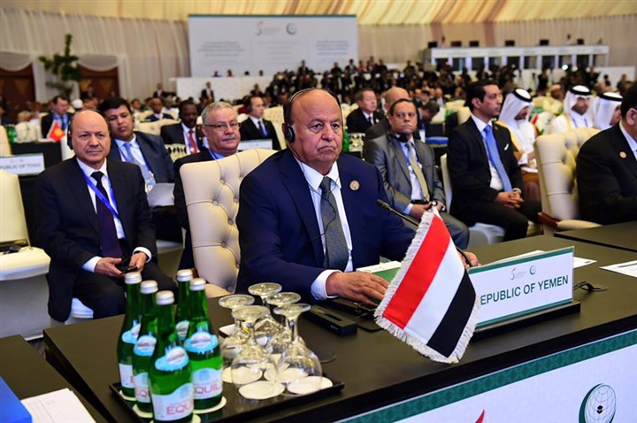 كبار المشائخ والشخصيات في المعافر ينددون باستهداف الدكتور رشاد ا