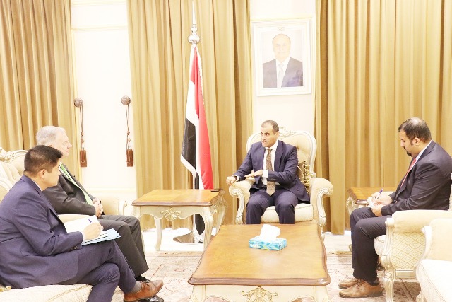 نائب وزير الخارجية اليمني مع سفير أمريكا
