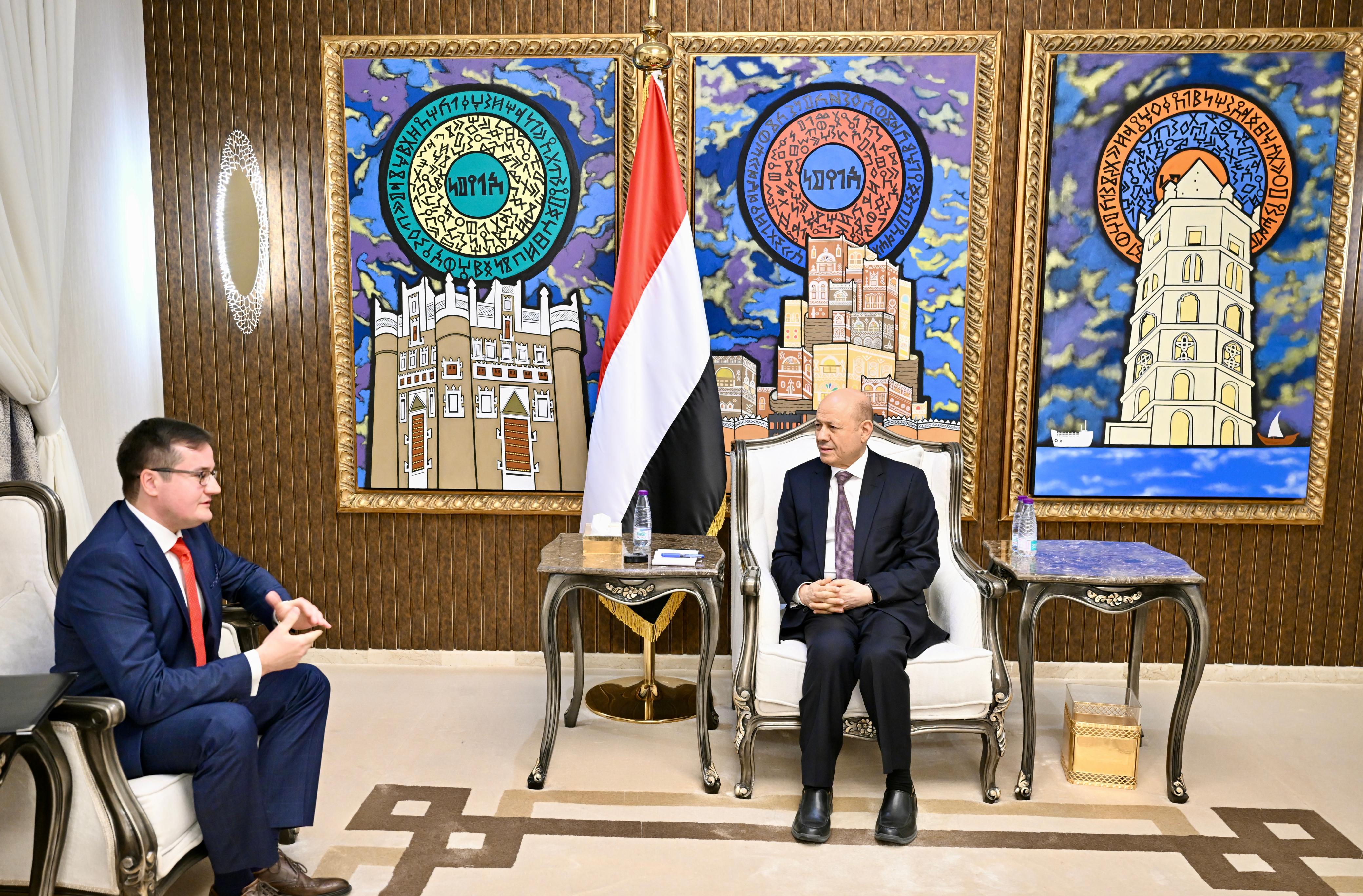 اليمن وروسيا: محادثات لتعزيز الشراكة الاستراتيجية واستعدادات لزي