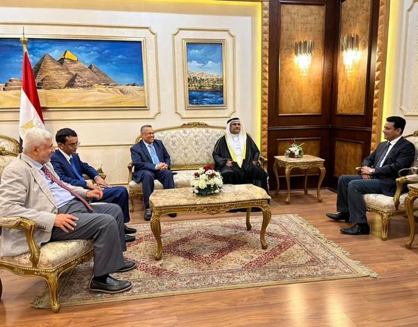 بن دغر يصل القاهرة في زيارة رسمية تلبية لدعوة رئيس البرلمان العربي