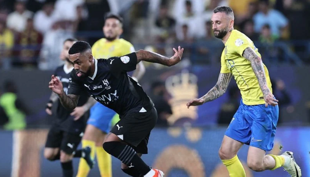  في الوقت الضائع... ركلة جزاء تنقذ الهلال من اول هزيمة امام النصر السعودي