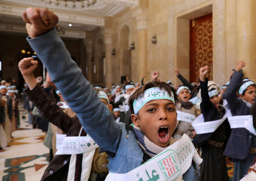 مصادر خاصة/ أولياء أمور الطلاب يسحبوا ابنائهم من المدارس في العاصمة صنعاء بعد تغيير المناهج :