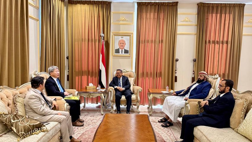 رئيس مجلس الشورى يبحث مع سفير جمهورية كوريا مستجدات الأوضاع على