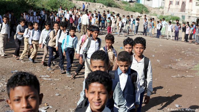 ظلاب اليمن في سن الطفولة
