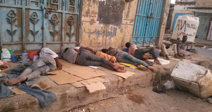 مليشيا الحوثي ترحل المهاجرين الأفارقة في صعدة بعد فشل خططها بادخالهم الى السعودية