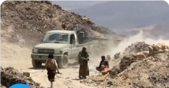 معارك حامية الوطيس بين الجيش وميليشيا الحوثي في جبهة ناطع 