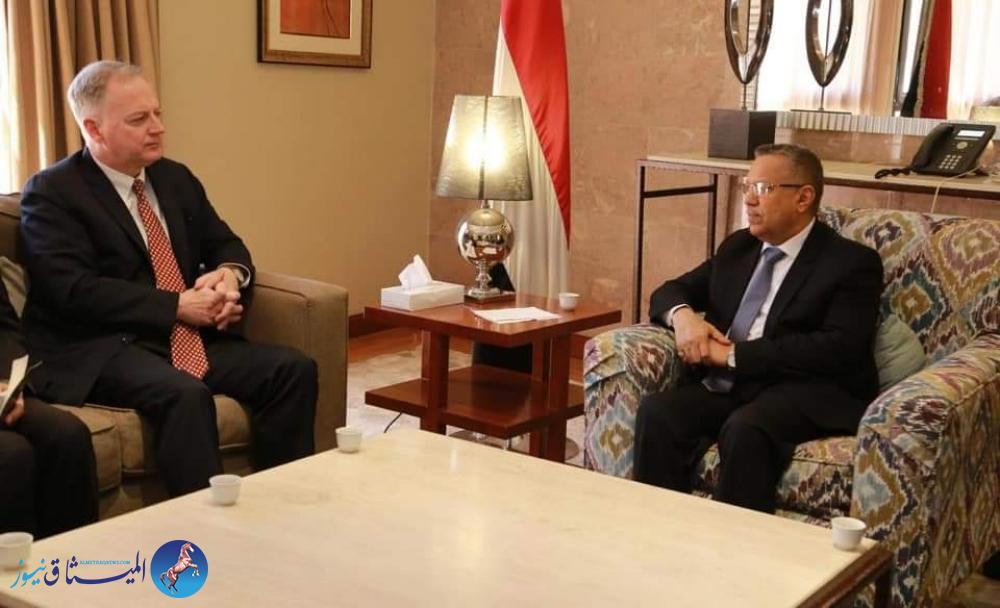 بن دغر مخاطبا السفير الامريكي .. السلام في اليمن يمر من عدن واتف