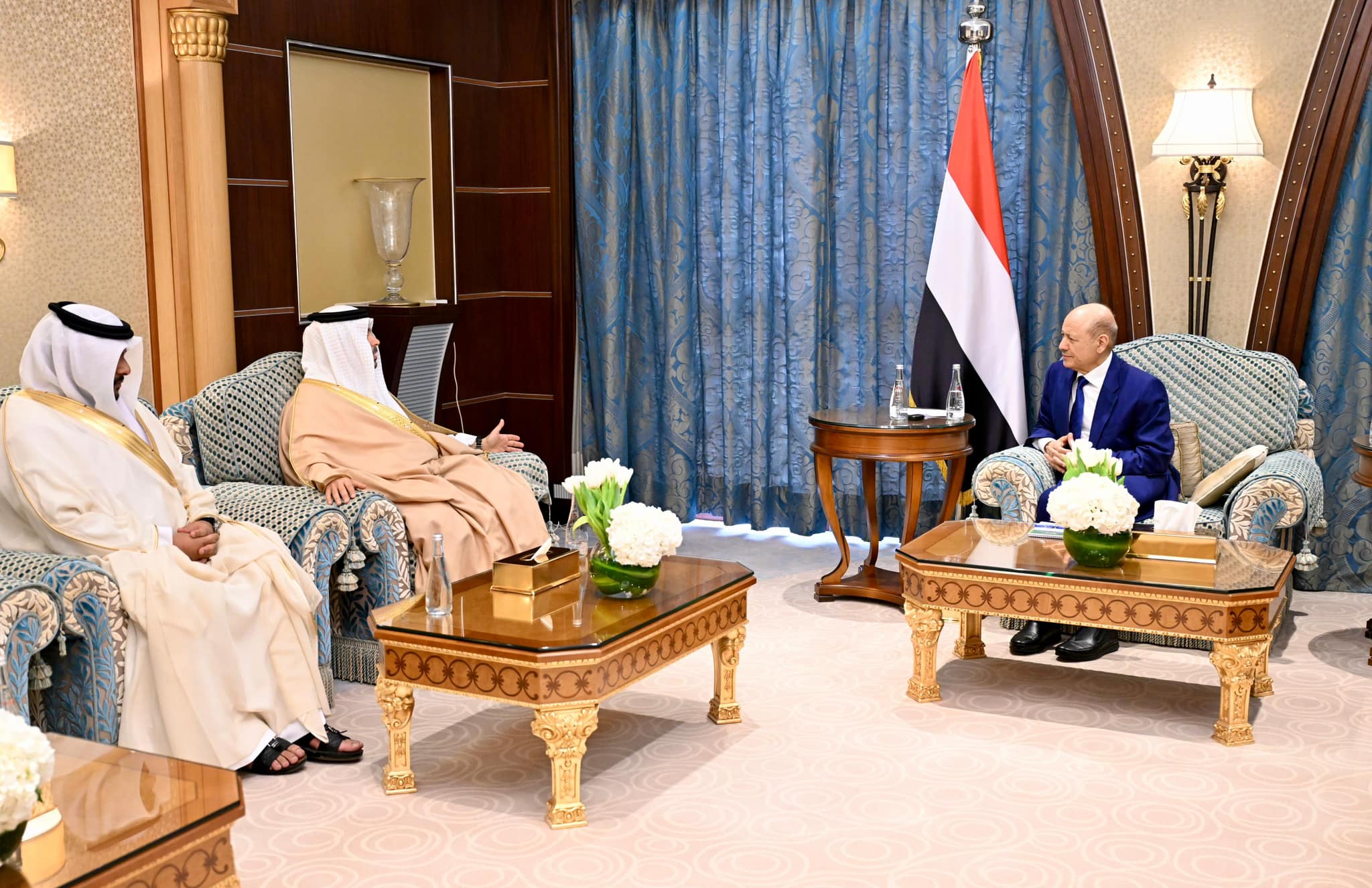 الرئيس العليمي يتسلم دعوة  لحضور القمة العربية في المنامة