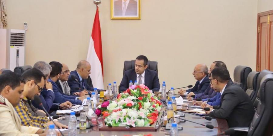 رئيس الحكومة ومحافظ تعز